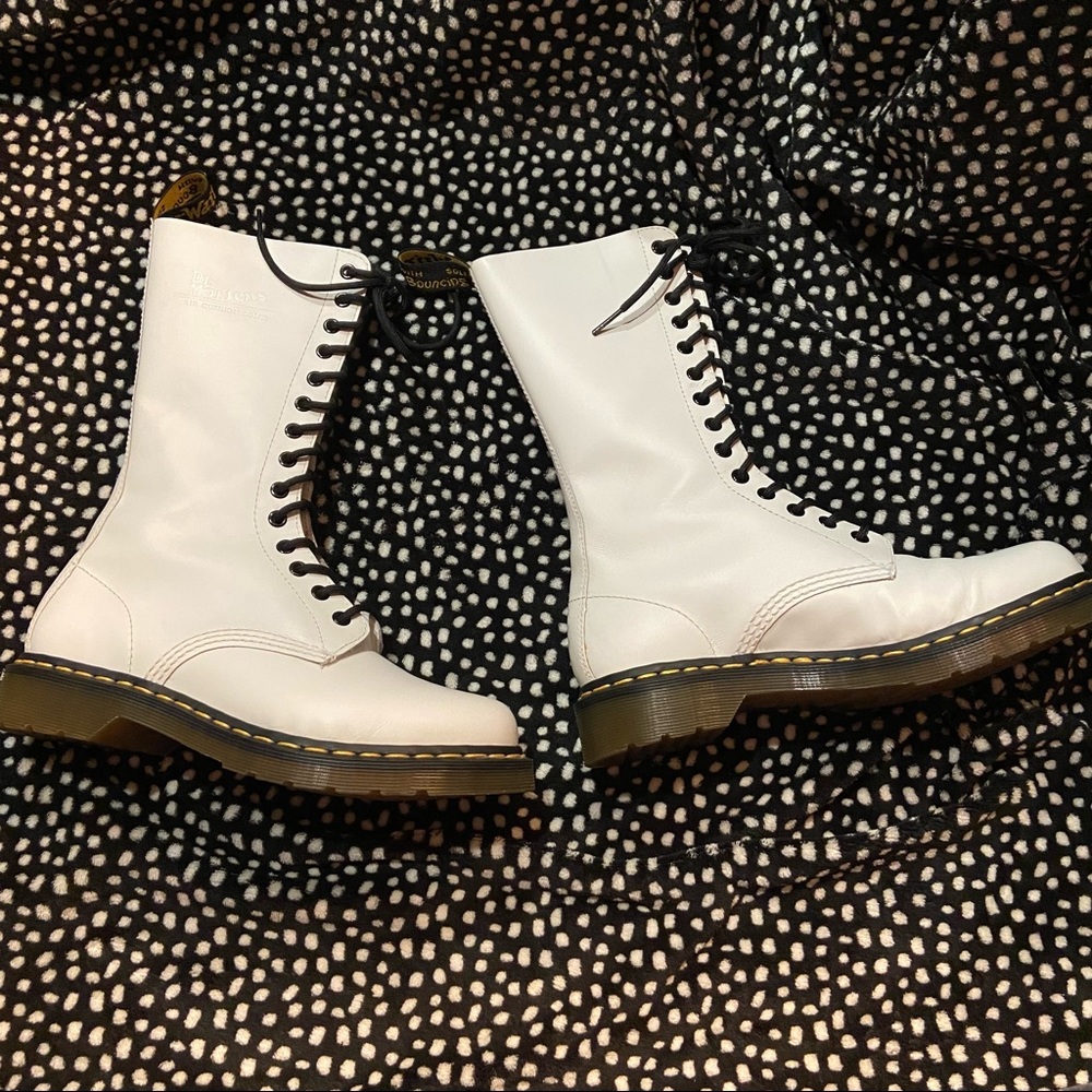 NWOT! Dr Martens 1914 smooth leather boots, size 8